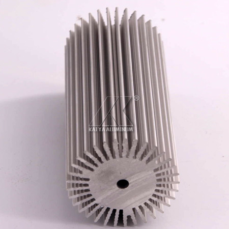O alumínio cilíndrico pequeno do dissipador de calor perfila ISO 9000 6000 séries para o diodo emissor de luz